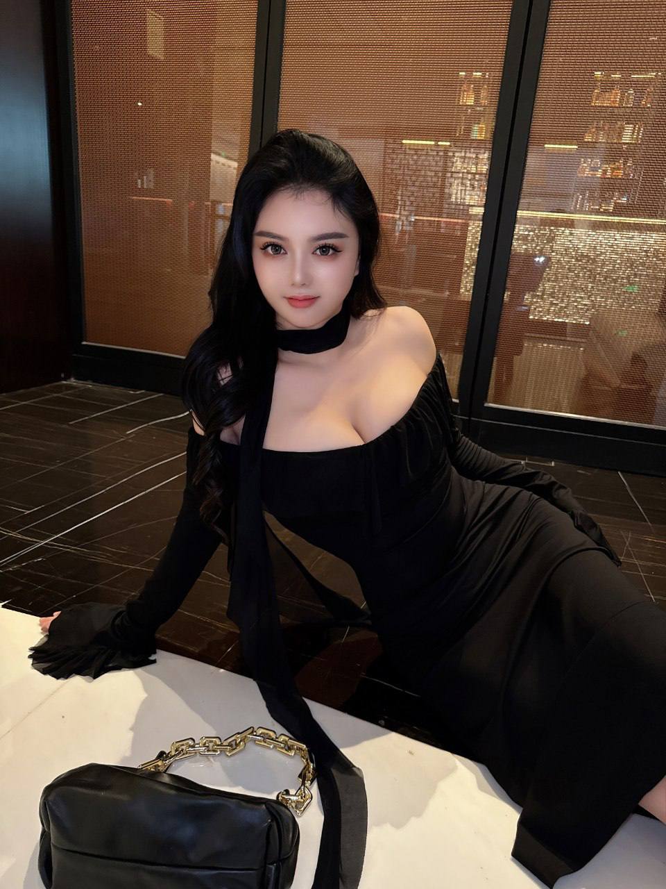 【武汉-洪山】依依 少数名族 皮肤雪白前凸后翘